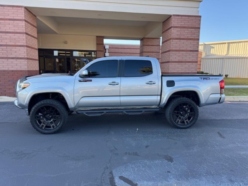 2016 Toyota Tacoma TRD Sport's photo