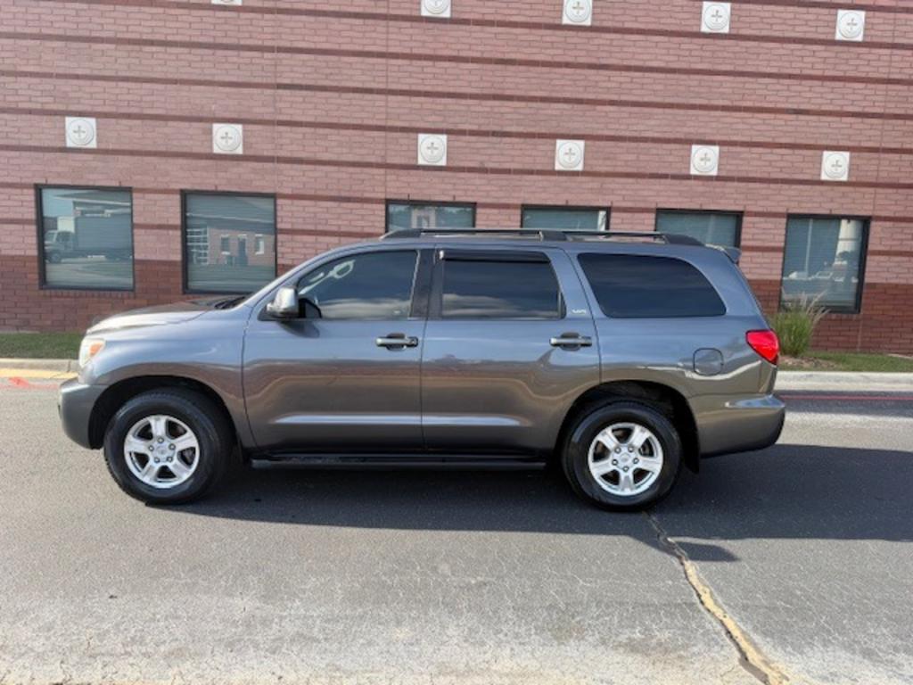 2014 Toyota Sequoia SR5's photo