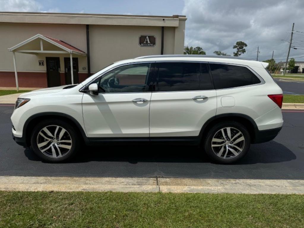 2016 Honda Pilot 2WD Touring's photo