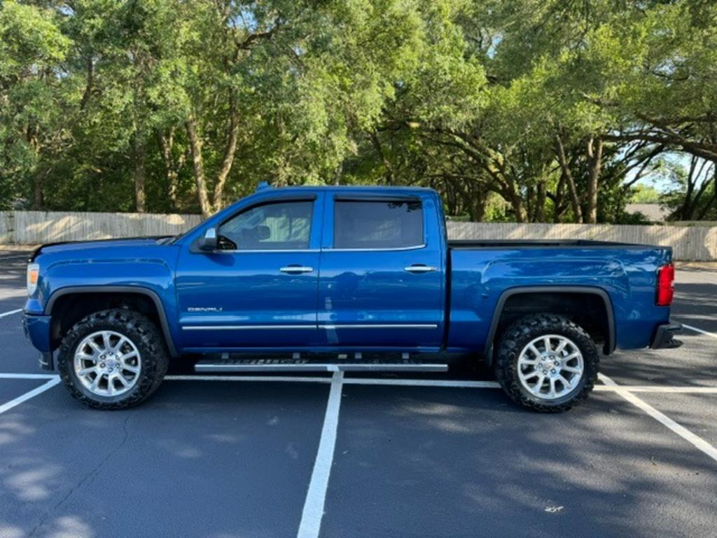 2015 GMC Sierra 4WD Crew Cab Short Box's photo